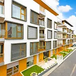 3 Bedroom Stunning In Apartment Hel