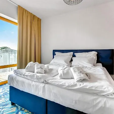 Lovely In With Kitchen * Hel