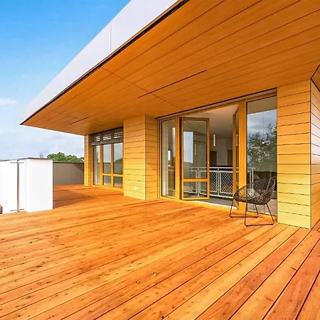 3 Bedroom Stunning In Apartment Hel