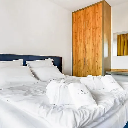 3 Bedroom Stunning In Apartment