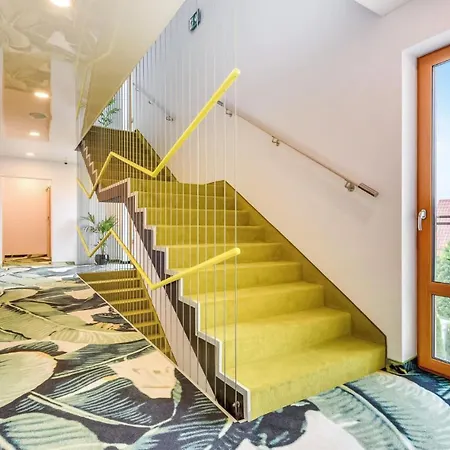 Lovely In With Kitchen * Hel