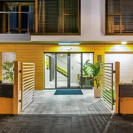 Διαμέρισμα Lovely In With Kitchen Hel