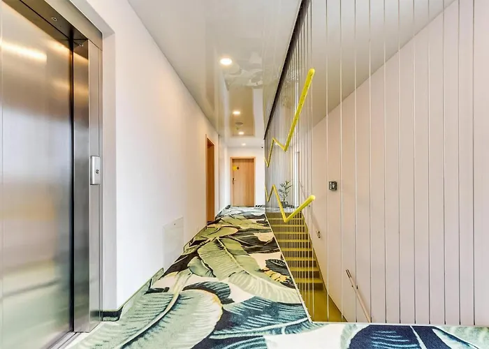 Lovely In With Kitchen * Hel