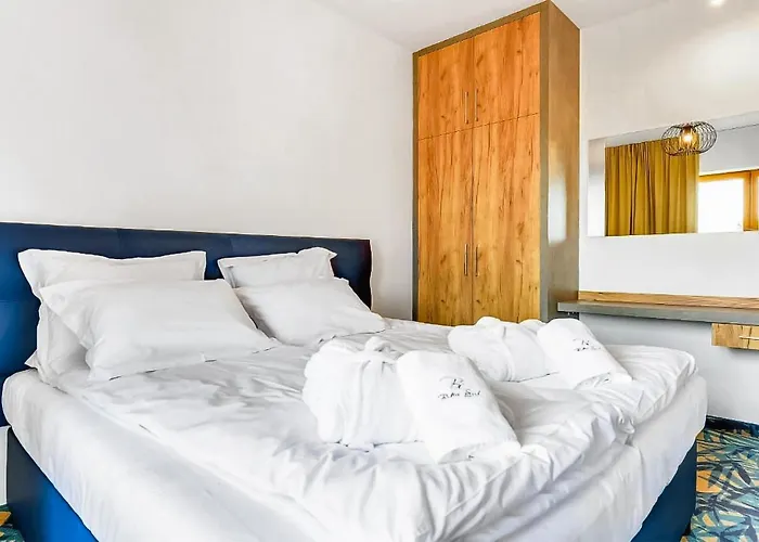 Lovely In With Kitchen Apartament