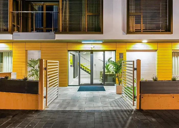 Apartament Lovely In With Kitchen Hel